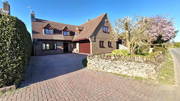 4 Bedroom Detached House For Sale In High Street, Carlby, Stamford, PE9