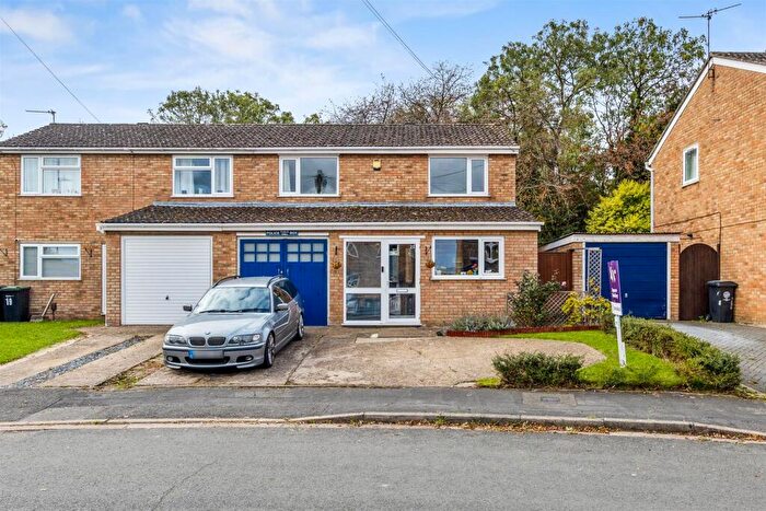 3 Bedroom Semi-Detached House For Sale In Lynford Way, Rushden, NN10