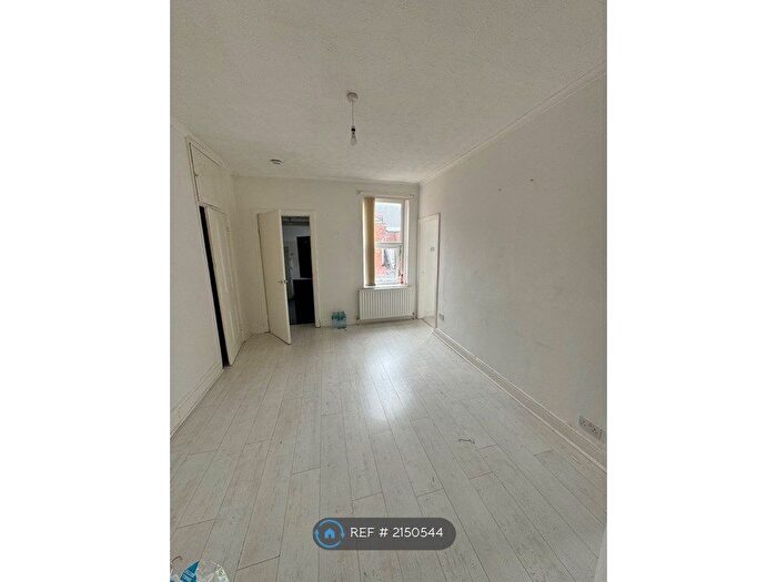 3 Bedroom Flat To Rent In King Edward Street, Gateshead, NE8