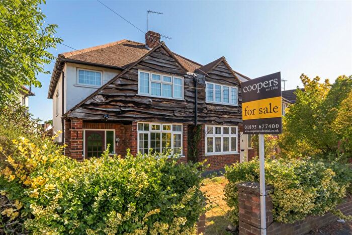 3 Bedroom Semi Detached House For Sale In Roundways, Ruislip, HA4