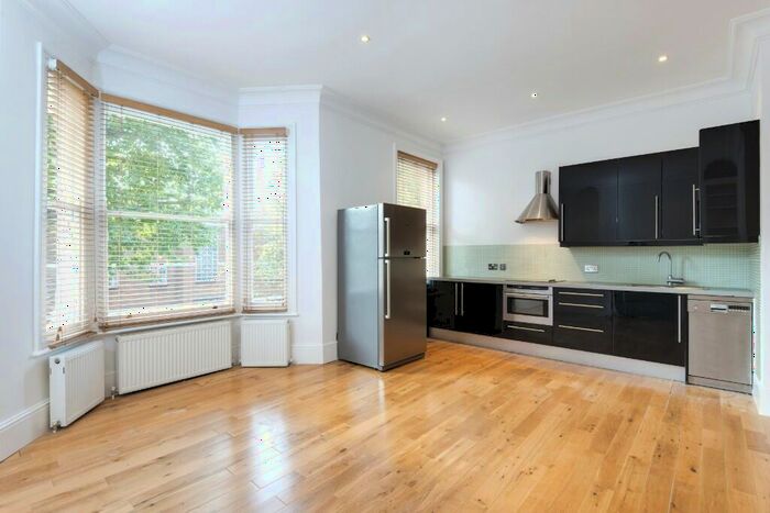 2 Bedroom Flat To Rent In Parliament Hill, London, NW3