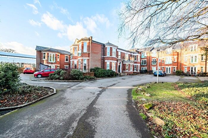 2 Bedroom Apartment To Rent In Allerton Hill, Leeds, West Yorkshire, LS7