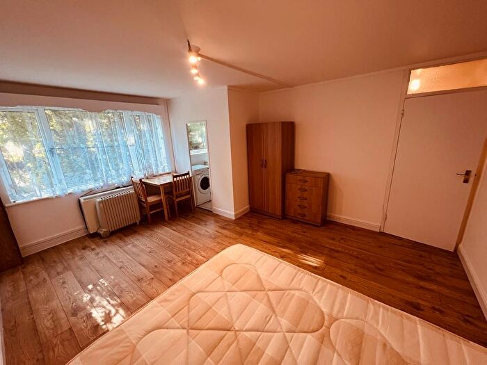 Studio To Rent In Gainsborough Road, Finchley, N12