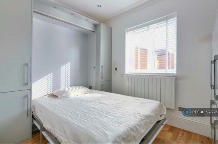 1 Bedroom Flat To Rent In Rowallan Court, London, SE6