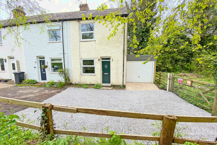 2 Bedroom Cottage To Rent In Hookstone Chase, Harrogate, HG2