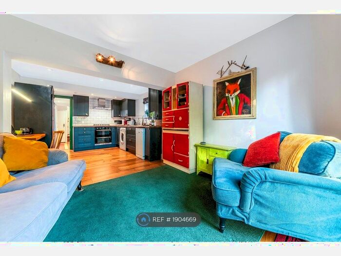 1 Bedroom Flat To Rent In Ground Floor, Earlsfield, SW18