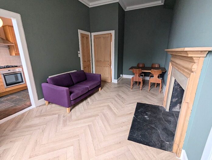 2 Bedroom Flat To Rent In Oxford Street, Edinburgh, EH8
