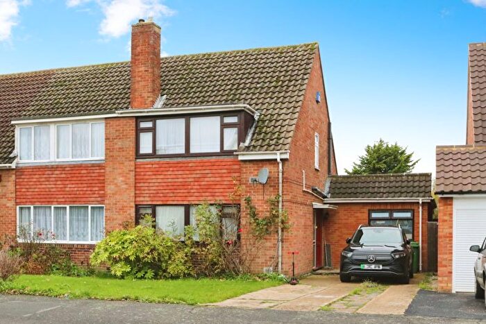 4 Bedroom Semi Detached House For Sale In Thames Road, Langley - Extended Beds, SL3