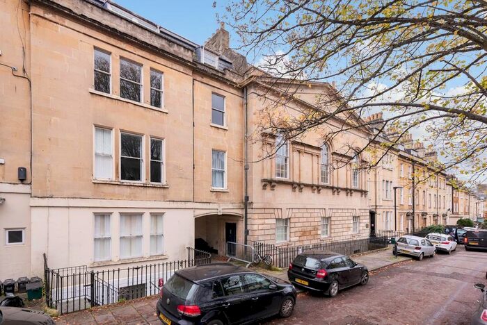 2 Bedroom Flat To Rent In Kensington Place, Bath, BA1