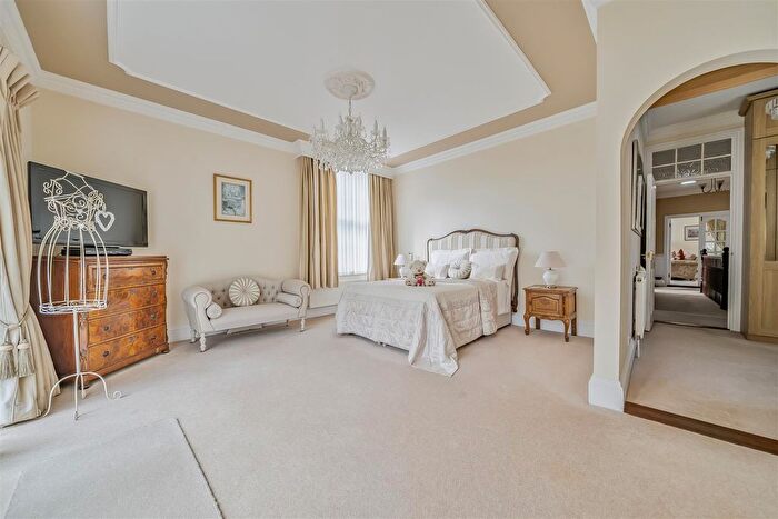 5 Bedroom Property For Sale In Castle Street, Portchester, Hampshire, PO16