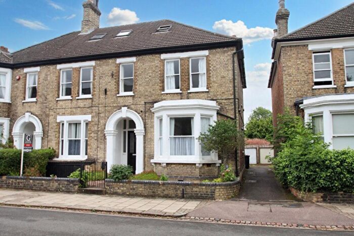 2 Bedroom Apartment To Rent In Albany Road, Bedford, Bedfordshire, MK40