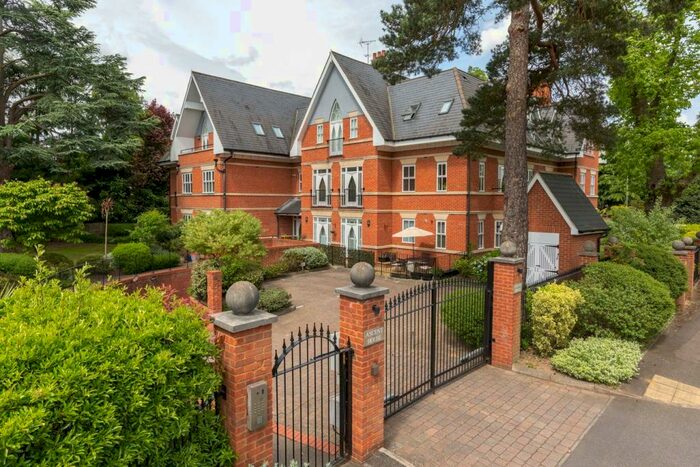 2 Bedroom Apartment To Rent In Ellesmere Road, Weybridge, KT13