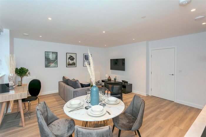 2 Bedroom Flat To Rent In St. Johns Road, Watford WD17