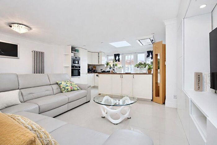 3 Bedroom End Terrace House For Sale In Dales Path, Farriers Way, Borehamwood, WD6