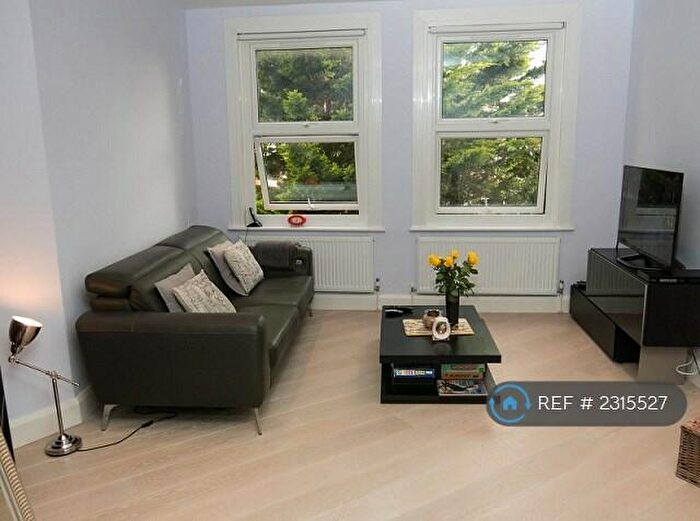 3 Bedroom Flat To Rent In Finchley Central, London, N3