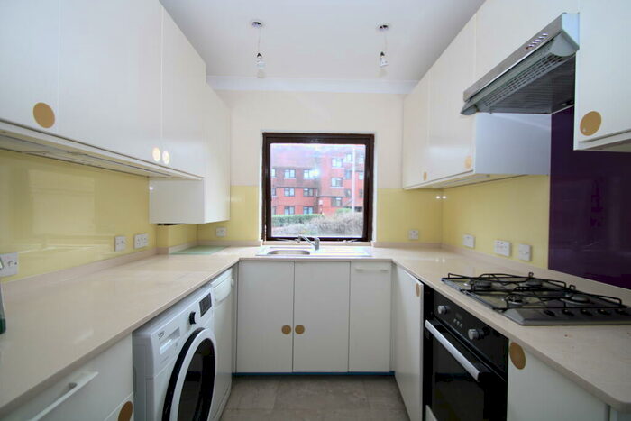 2 Bedroom Flat To Rent In Park Hill Rise, Croydon, CR0