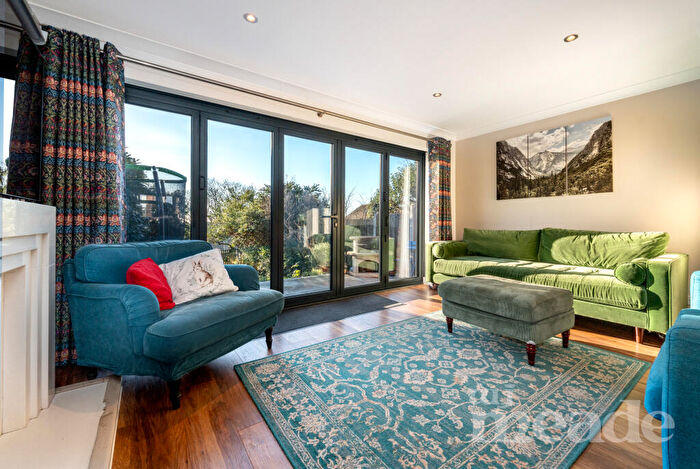 3 Bedroom End Of Terrace House For Sale In Arabia Close, E4