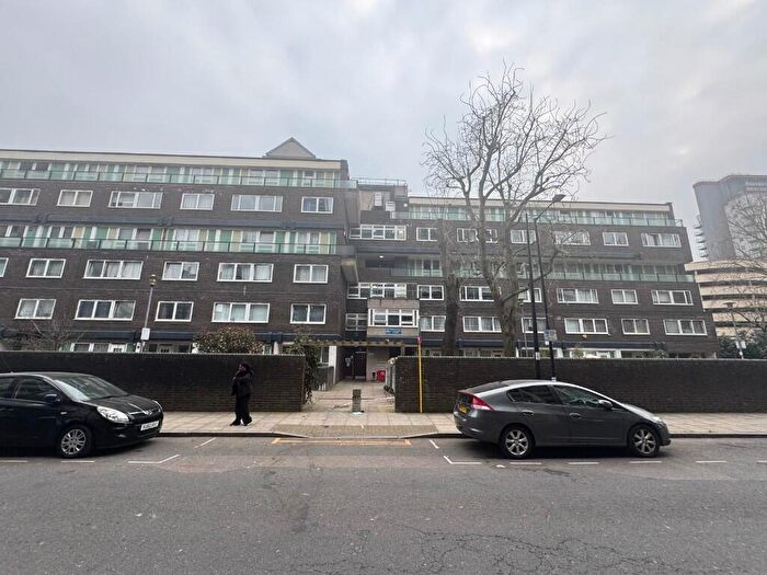 2 Bedroom Maisonette For Sale In Byng Street, London, E14