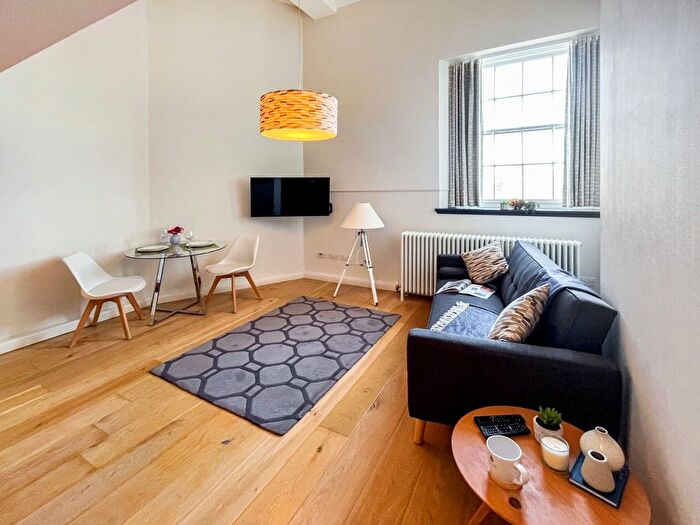 1 Bedroom Flat To Rent In Flat, Mcdonald Road, Broughton, Edinburgh, EH7