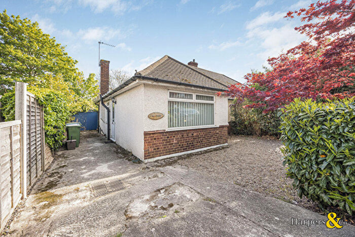 2 Bedroom Bungalow For Sale In Freta Road, Bexleyheath, DA6