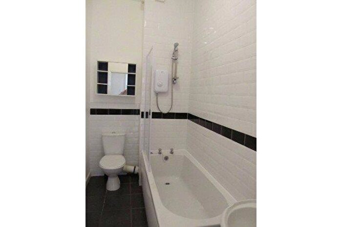 2 Bedroom Flat To Rent In Balmoral Terrace, Heaton, Newcastle Upon Tyne, NE6
