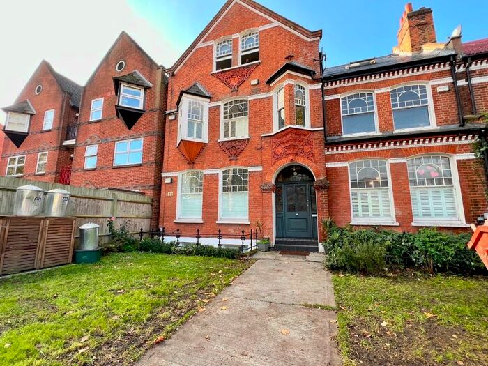 2 Bedroom Flat To Rent In Bedford Hill, London, SW12