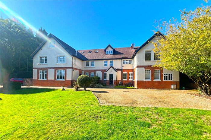 2 Bedroom Maisonette For Sale In The Crescent, Farnham, Surrey, GU9