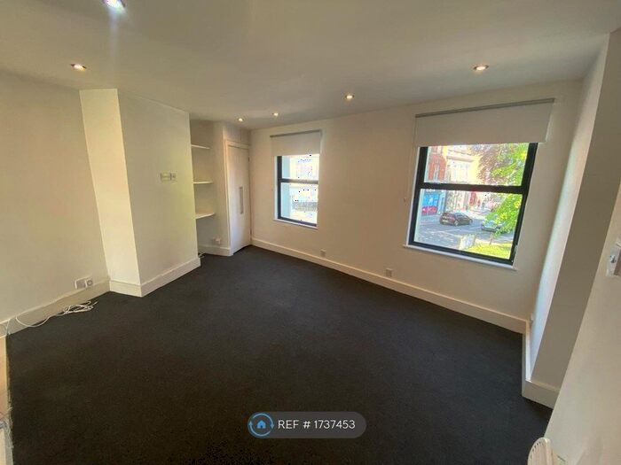 1 Bedroom Flat To Rent In Wood Street, High Barnet, EN5
