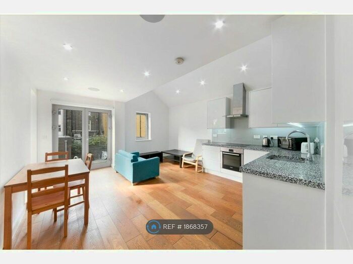 2 Bedroom Flat To Rent In Oasis Court, London, E1