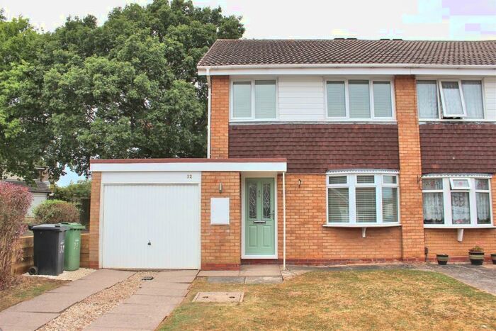 3 Bedroom Semi-Detached House To Rent In Long Mynd, Halesowen, B63