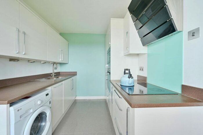 2 Bedroom Flat To Rent In Tunworth Crescent, Roehampton, London, SW15