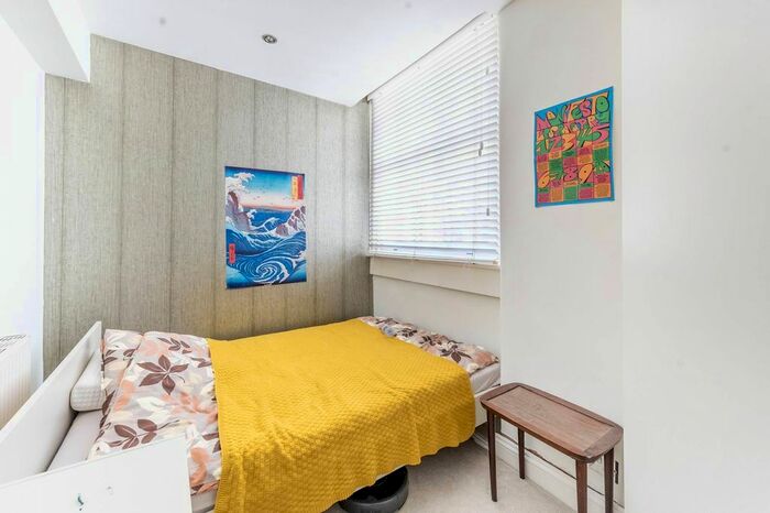 2 Bedroom Flat To Rent In Queens Gate Gardens, South Kensington, London, SW7