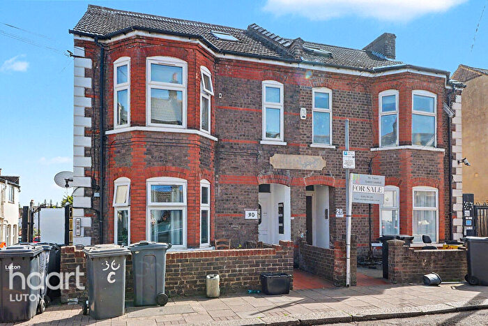2 Bedroom Apartment For Sale In Clarendon Road, Luton, LU2