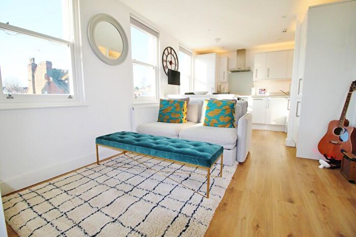 1 Bedroom Flat To Rent In George Lane, South Woodford, E18