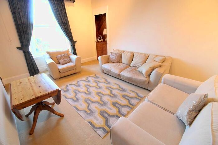 2 Bedroom Flat To Rent In Forest Road, First Floor, AB15