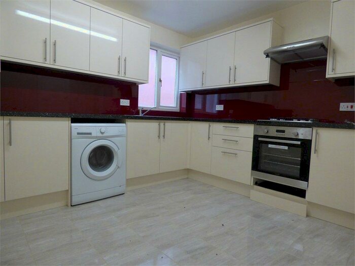 2 Bedroom Maisonette To Rent In Wexham Road, Slough, SL1