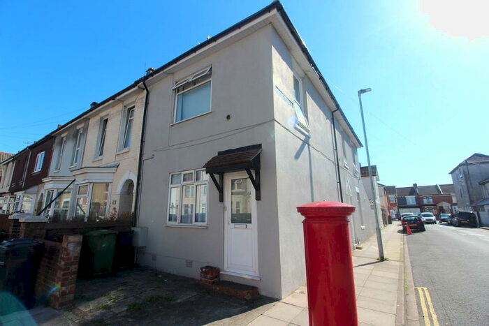 1 Bedroom Flat To Rent In Powerscourt Road, Portsmouth, PO2
