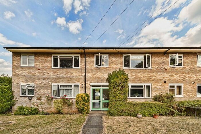 2 Bedroom Flat To Rent In Garson Road, Esher, KT10