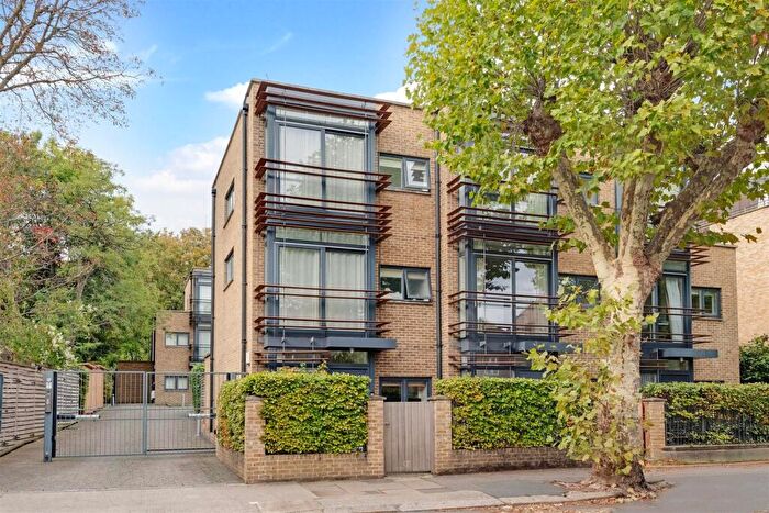 4 Bedroom House For Sale In Treetop Mews, London, NW6