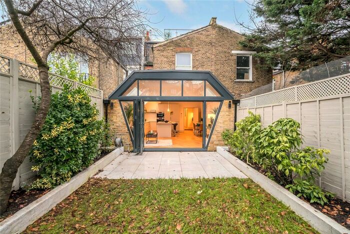 2 Bedroom Flat To Rent In Wardo Avenue, London, SW6