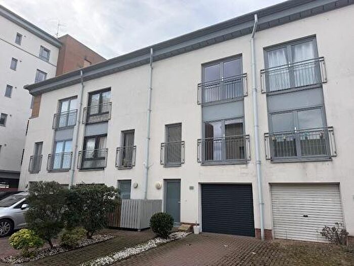 4 Bedroom Town House To Rent In Thorter Row, Dundee, DD1