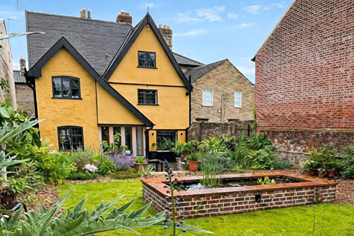 5 Bedroom Detached House For Sale In Market Place, Saxmundham, IP17