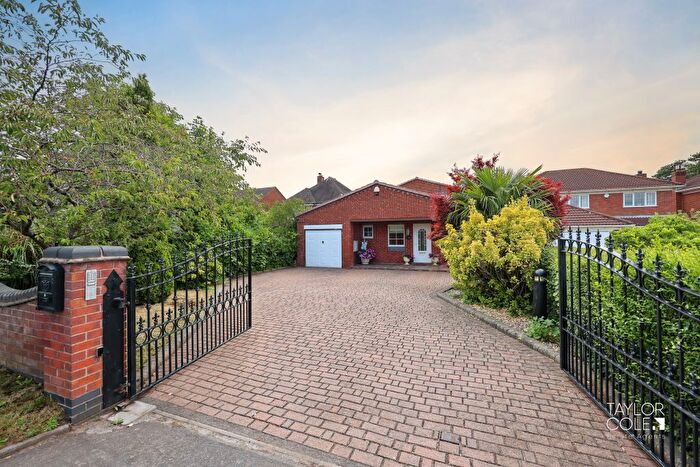 3 Bedroom Detached House For Sale In Sutton Road, Mile Oak, Tamworth, B78