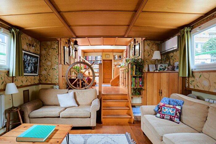 3 Bedroom House Boat For Sale In Oyster Pier, Battersea, SW11
