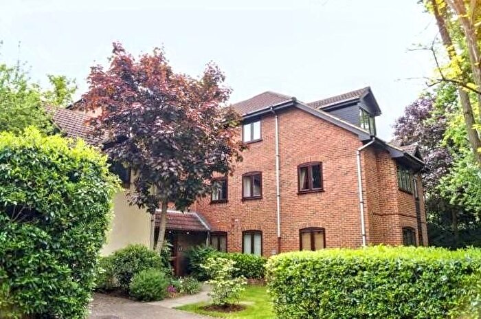 2 Bedroom Flat To Rent In Princes Road, Weybridge, KT13