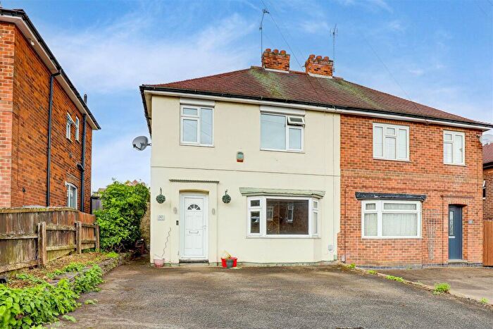 3 Bedroom Semi-Detached House For Sale In Forester Grove, Carlton, Nottinghamshire, NG4