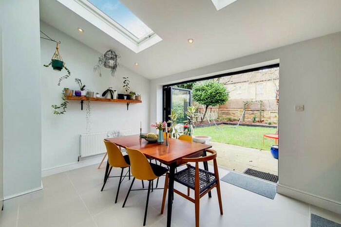 3 Bedroom Ground Flat To Rent In Hither Green, London, SE6