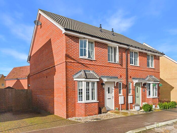 3 Bedroom Semi-Detached House For Sale In Larch Way, Red Lodge, IP28