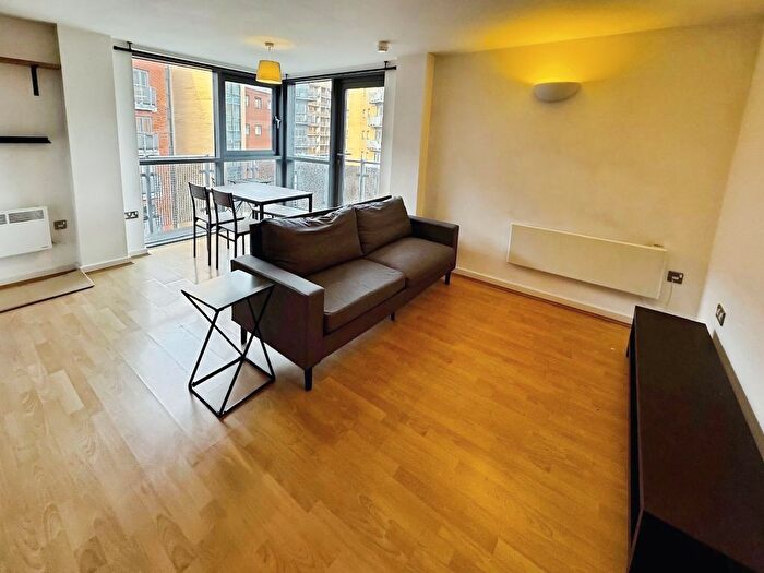 2 Bedroom Flat To Rent In City Walk, Leeds, West Yorkshire, LS11