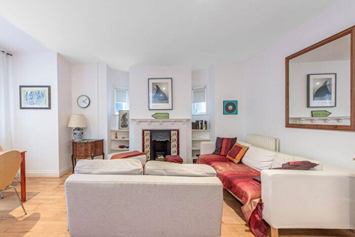 1 Bedroom Flat For Sale In Ferncroft Avenue, Hampstead, London, NW3